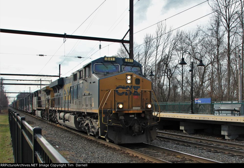 CSX 841 leads Q422